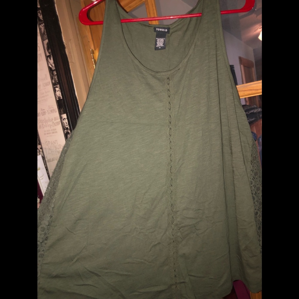 Army green torrid tank top w/lace side panels